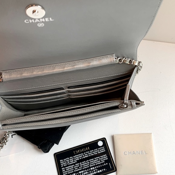 🤍 CHANEL Metallic Silver Studded Vinyl Vegan Swarovski Crystal WOC Wallet Chain🤍 - Picture 14 of 17
